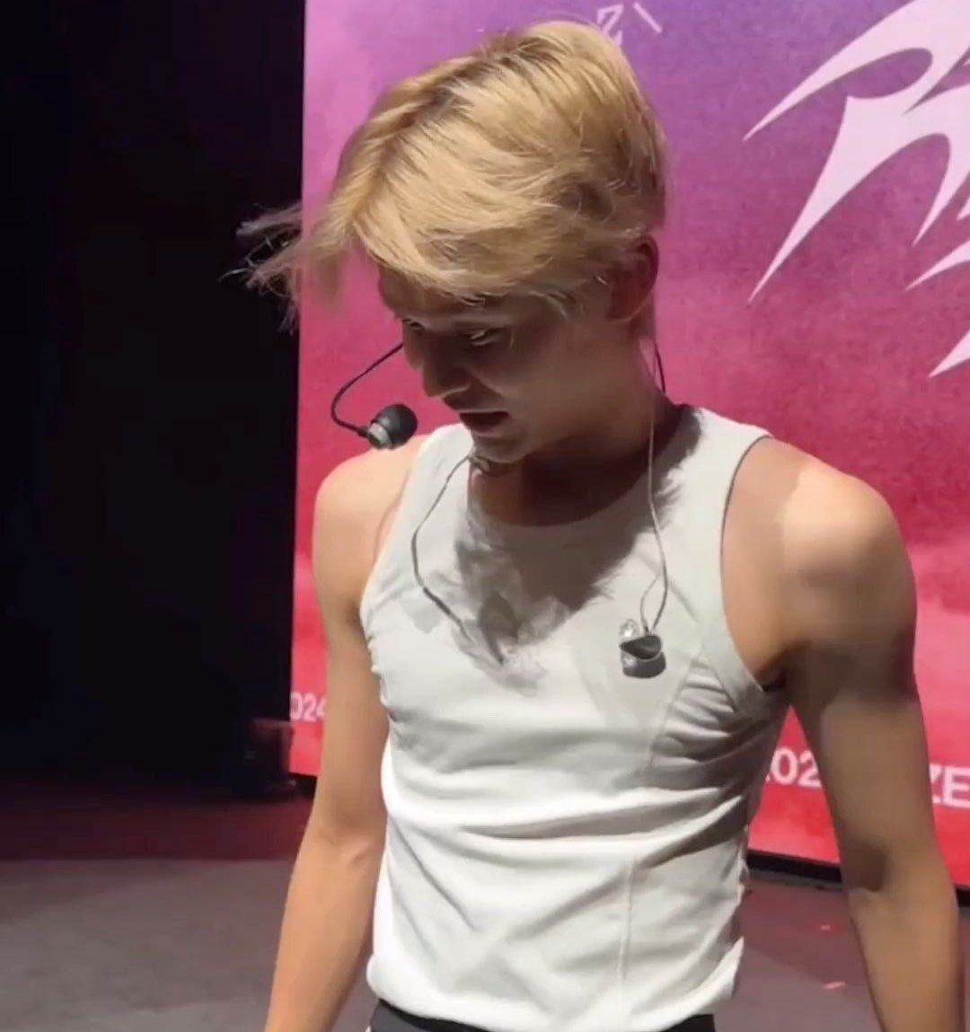 ppear ❦ tweet media