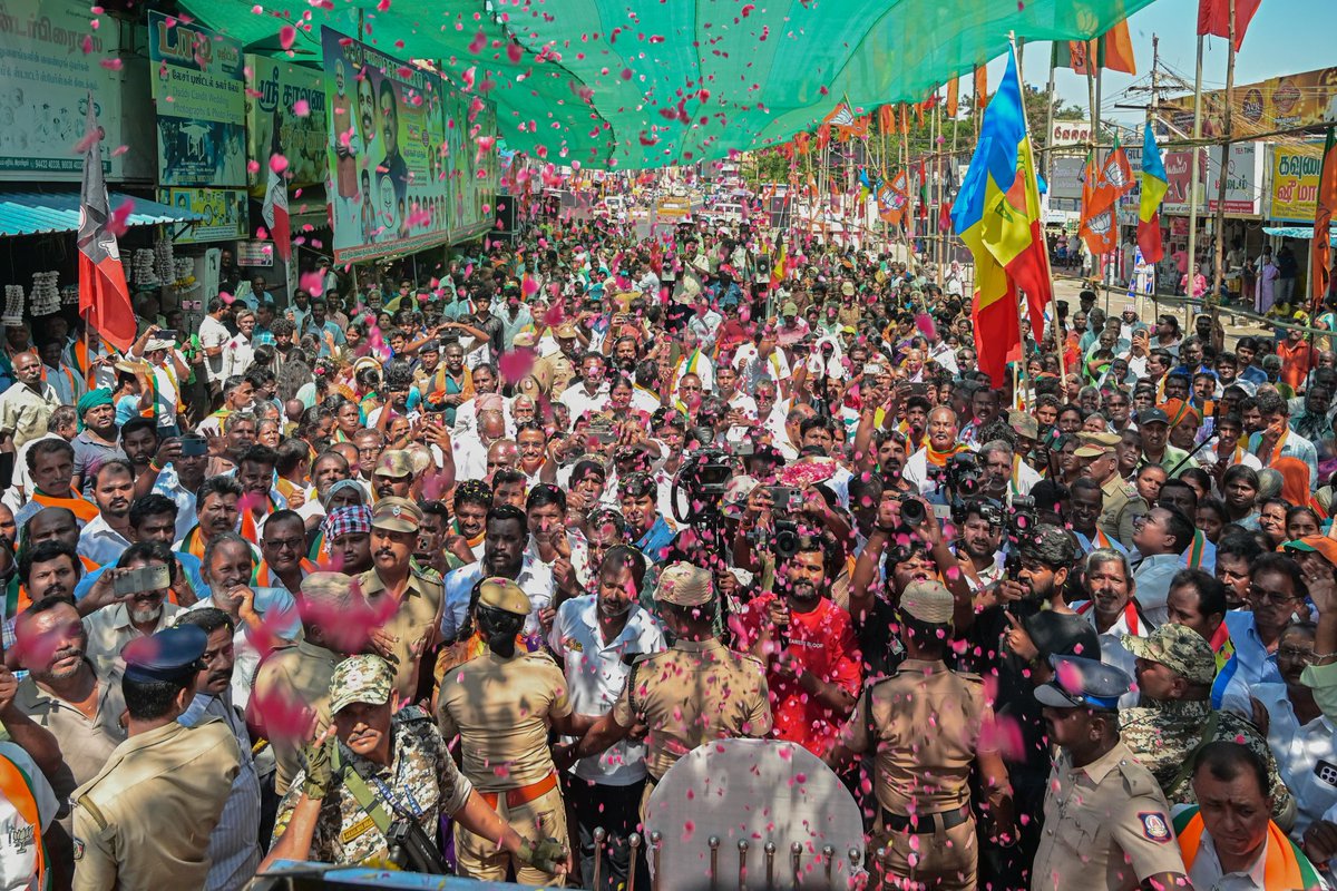 DrMohanYadav51's tweet image. तमिलनाडु परिवर्तन के लिए है तैयार, 
इस बार आ रही NDA सरकार...

आज राशिपुरम विधानसभा क्षेत्र में आयोजित रोड शो में सहभागिता कर @BJP4TamilNadu के प्रत्याशी डॉ. प्रेम कुमार जी को भारी मतों से विजयी बनाने की अपील की।

जनता-जनार्दन के आशीर्वाद से इस सीट के हर बूथ पर विकास और सुशासन का