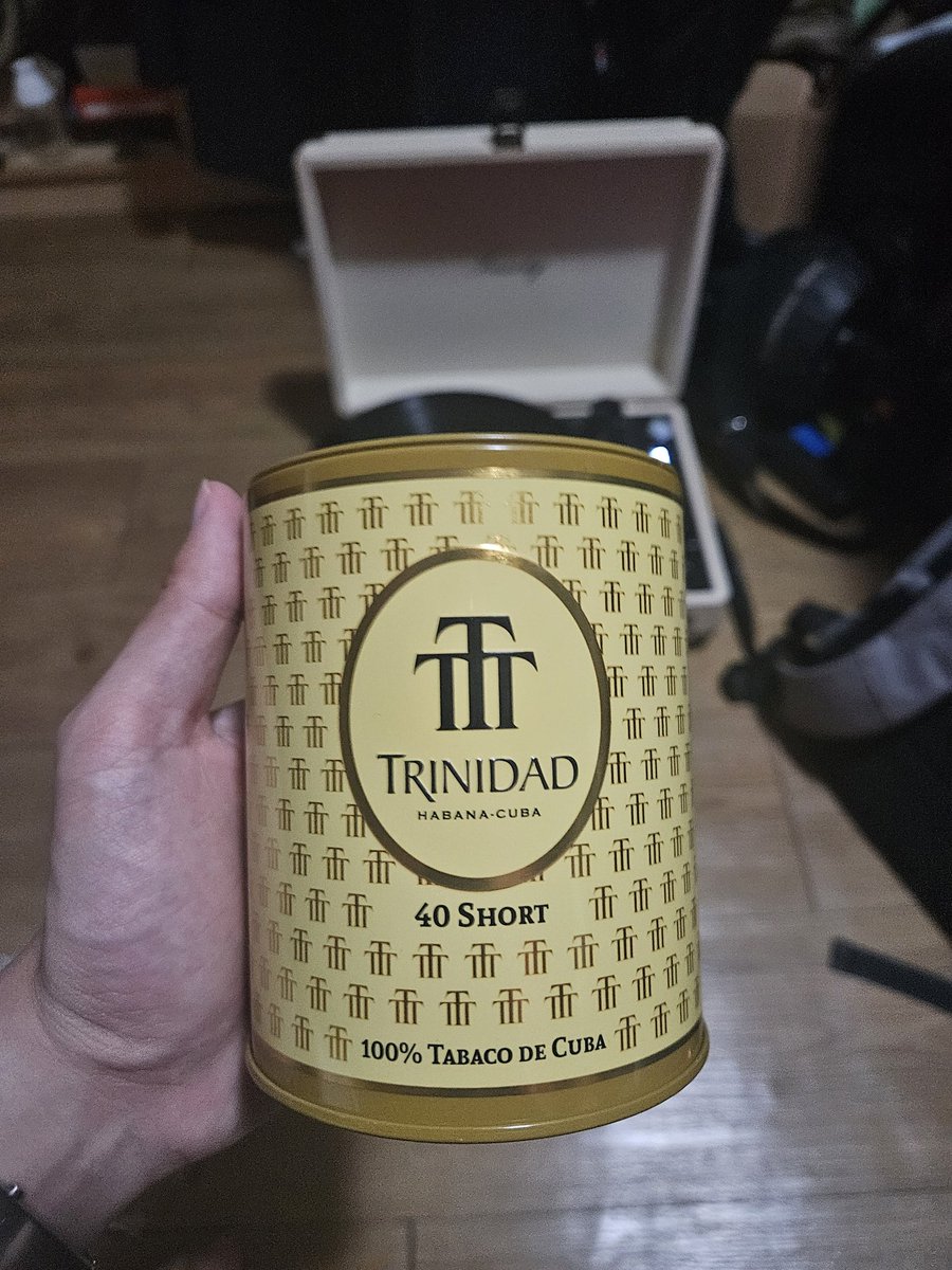 2silversta's tweet photo. New friends

#cigar #시가 #Trinidad #트리니다드 https://t.co/YssRMNYa3n