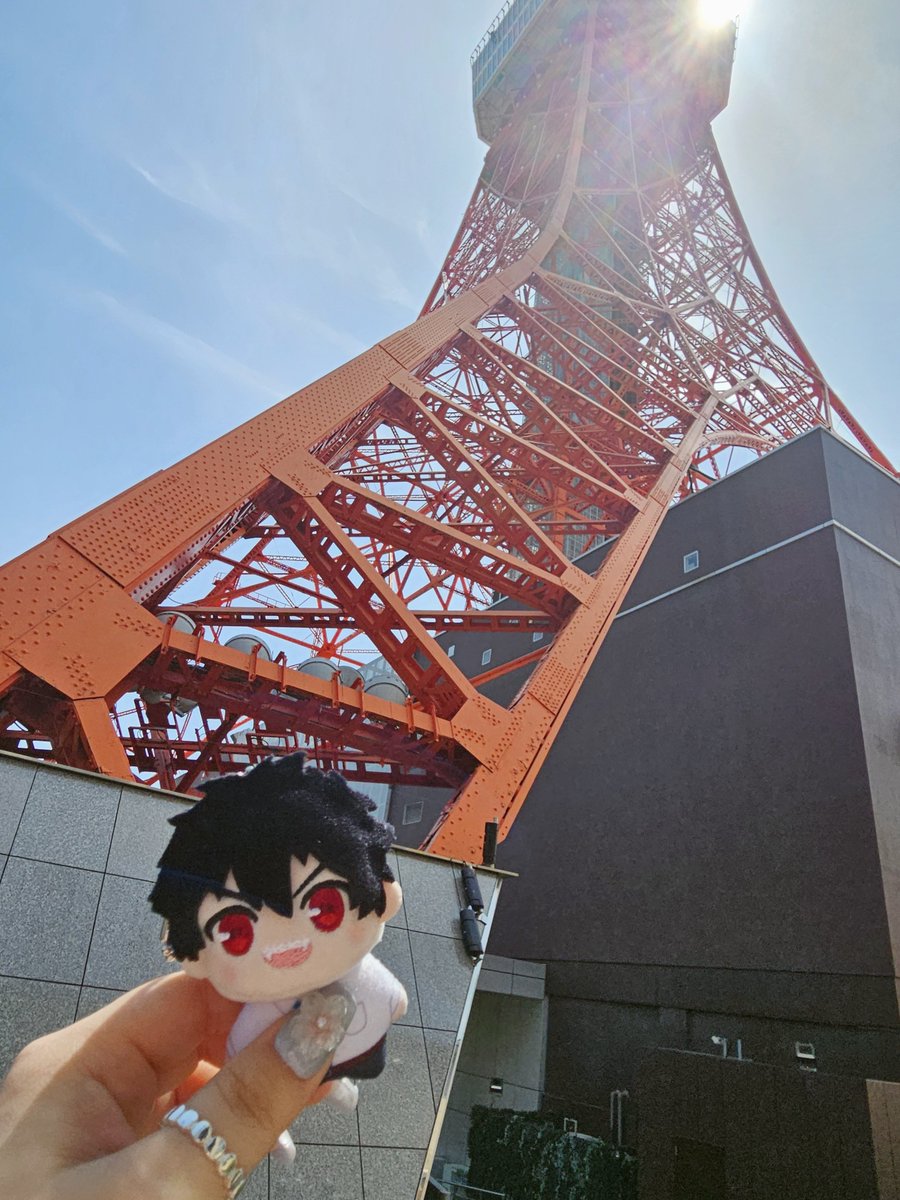 peach_kook_97's tweet photo. ライブ前には別の推し活で東京タワー行ってました🗼🤍(ファンバス知ってるFFニムいるかな🤭？)
東京タワー初めて行ったけど近くだと迫力すごかった👀´- https://t.co/a72FHkZU75