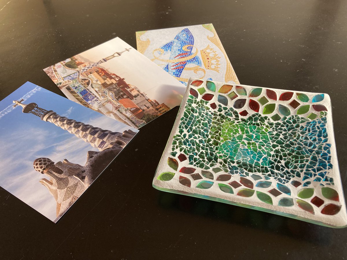 グラングリーン大阪内 VS.で開催中のガウディ展に行ってきました。ガウディの手記や直筆の書簡、スケッチ、資料、模型など。壁一面、床まで使った没入型映像作品に感動したり、グエル公園の模型に見入ったり。ポストカードとトレイをお迎え。スペイン行きたい🇪🇸
 #ガウディ展 
 #NAKEDmeetsガウディ展