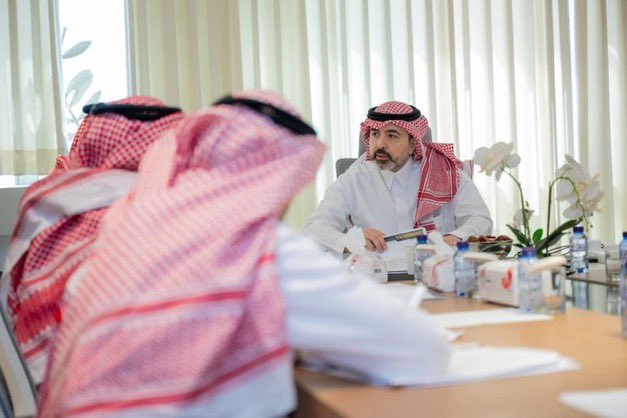 }
📸 عقد أمين منطقة الحدود الشمالية <a href="/NBM_GOV/">أمانة منطقة الحدود الشمالية</a>
م. هشام العوفي، صباح اليوم اجتماعًا مع منسوبي بلدية قرية ابن شريم،

تم خلاله مناقشة سير العمل وخطط الاستثمار، وتعزيز كفاءة تحصيل الإيرادات، واستعراض المشاريع البلدية الحالية والمستقبلية، بما يسهم في تحسين المشهد الحضري ورفع جودة الحياة
