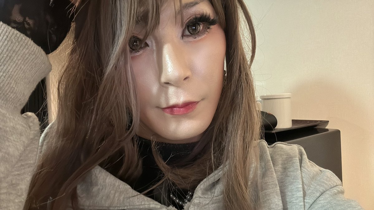 床で寝るゆかちゃん tweet media