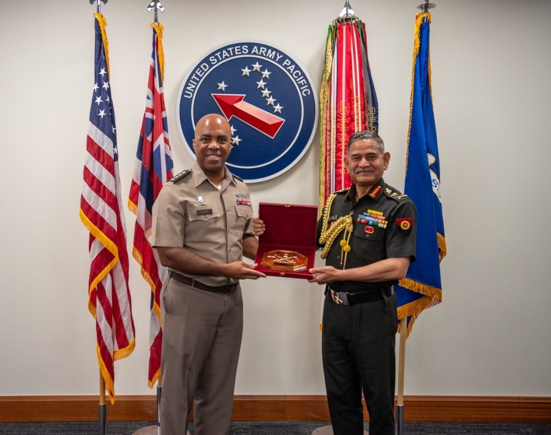 airnewsalerts's tweet image. Chief of Army Staff General Upendra Dwivedi accorded a Guard of Honour at Fort Shafter in #Hawaii, during his ongoing visit to the United States Army Pacific.

General Dwivedi also held discussions with Commanding General of the US Army Pacific, Ronald P. Clark and other senior