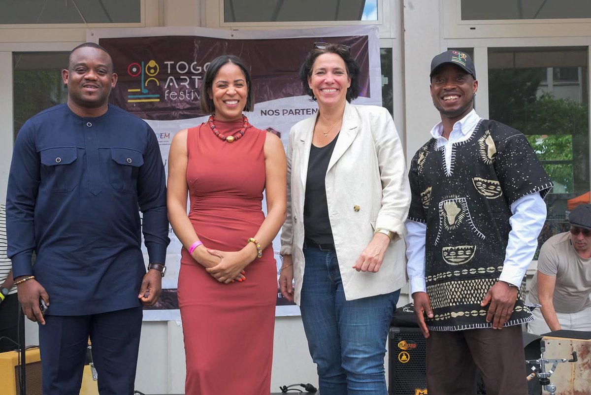 Togo_UNESCO's tweet photo. C'est avec joie que j'ai pris part ce samedi 18/04 à la 2è édition du Togo Art Festival. Félicitations à l'association Act Dem et à tous ces compatriotes qui, où qu'ils soient, portent haut la culture togolaise. Merci à la Maire d'Arcueil pr son soutien à la diversité culturelle https://t.co/1kwQHdatsE