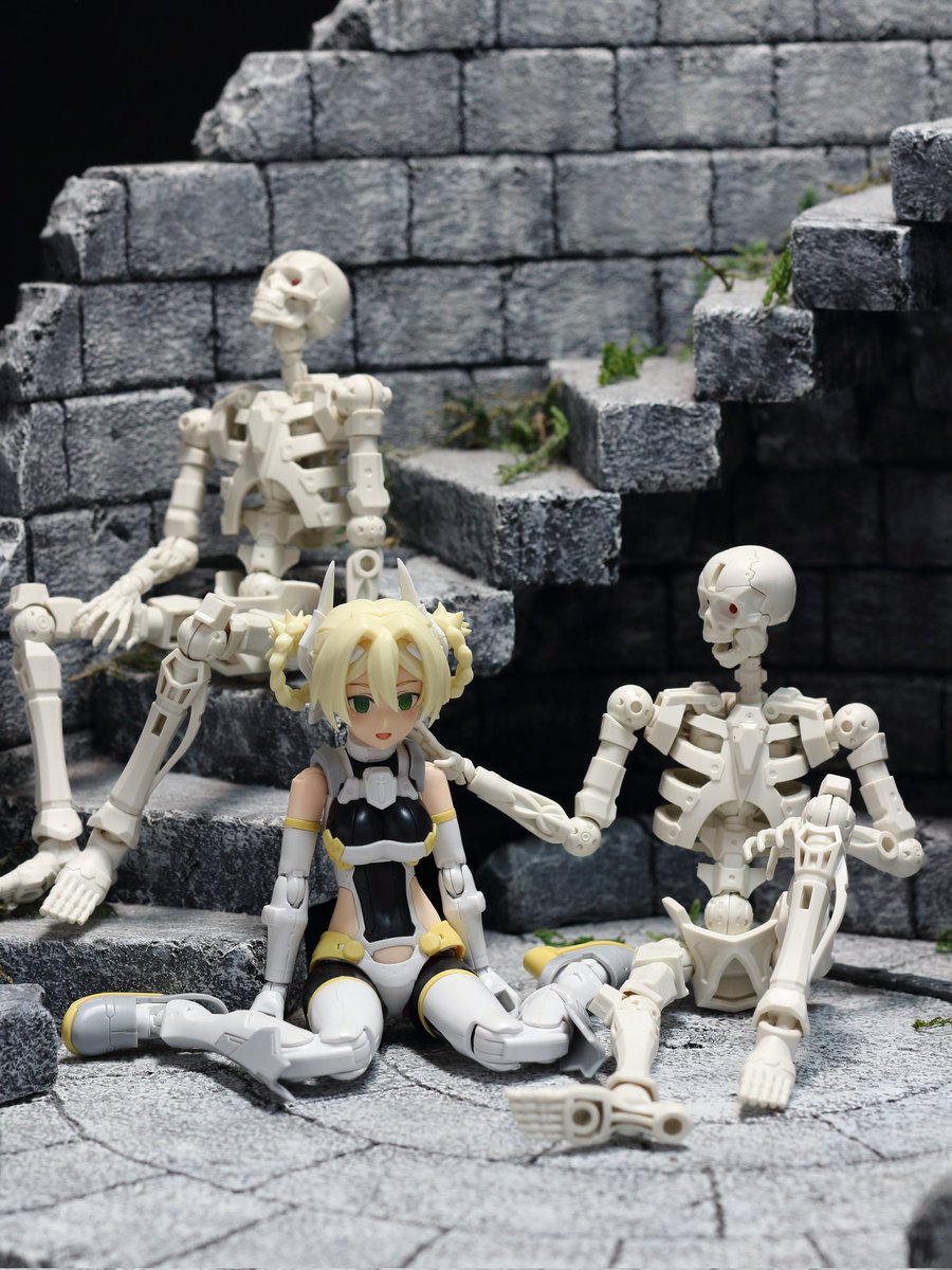 【女騎士ユフィアさんの絶望記】

「生きてればそのうち良いことあるさ」

スケルトンに励まされました

#30MS