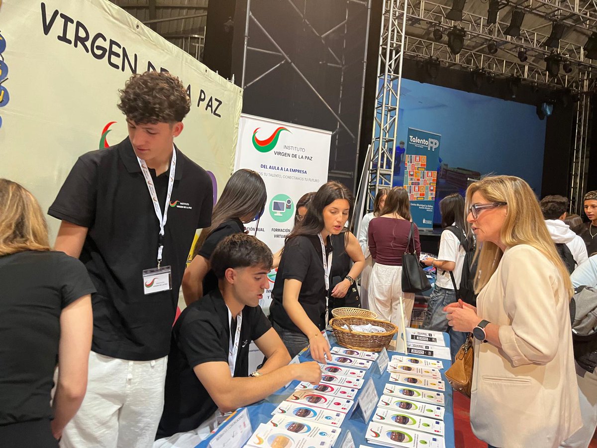 Froiliuba2's tweet photo. Los ayuntamientos de Alcobendas y San Sebastián de los Reyes ponen en marcha la I Feria de FP "Talento FP". Una interesante muestra de la oferta de Formación Profesional de estas localidades, con la participación del equipo de Mentores FP de la DAT Madrid Norte
 ¡¡Enhorabuena!! https://t.co/tMXyYVMiMy