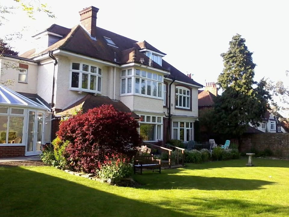 Abbeyfield_ENG's tweet image. 𝐿𝑜𝑜𝑘𝑖𝑛𝑔 𝑓𝑜𝑟 𝑟𝑒𝑡𝑖𝑟𝑒𝑚𝑒𝑛𝑡 𝑙𝑖𝑣𝑖𝑛𝑔 𝑖𝑛 𝐹𝑎𝑟𝑒ℎ𝑎𝑚?🏠
There are rooms available at the lovely Abbeyfield House, a part of Abbeyfield Fareham Society. 
Visit abbeyfieldengland.com/member-societi… now to learn more!

 #RetirementLivingUK #LaterLiving #SupportedLiving