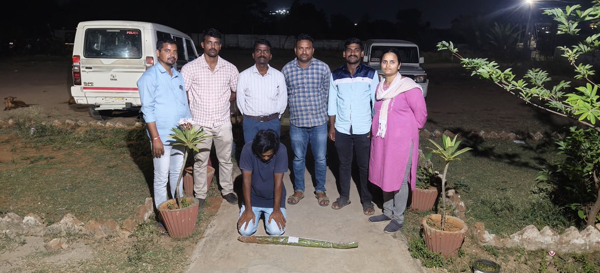 NewsMeter_In's tweet image. #Hyderabad:

#Softwareengineer loses #job to #ganjaaddiction, starts growing 17 #cannabis plants at #home in #Nacharam; #RangaReddy Enforcement raids house, seizes plants with estimated 10 kg yield, arrests accused. 

In another case, 2 #BTechstudents held in #Medipally with 480