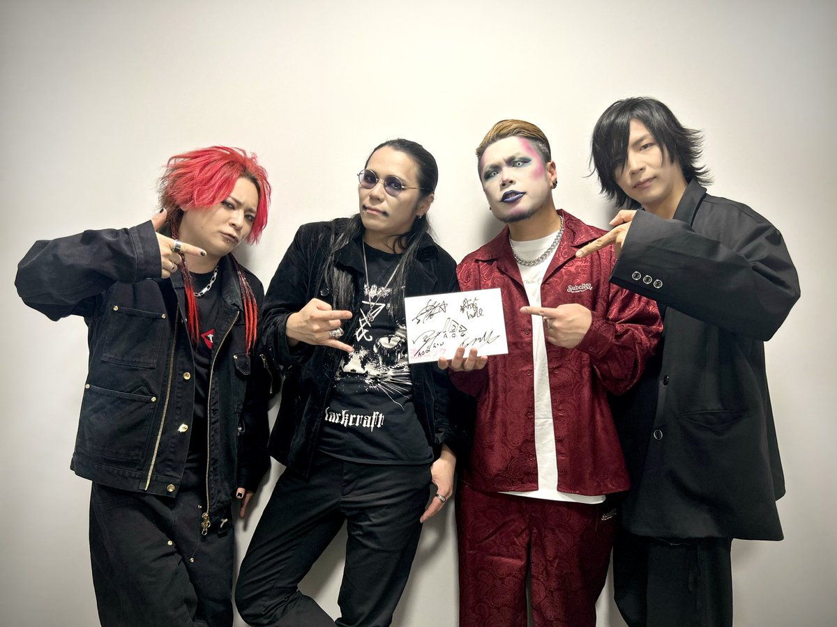 gekirock's tweet image. 4/22 2nd EP『REVOLVE』リリースのAlternation of Generationsメンバー全員に取材敢行！
プログレにキャッチーなメロディを追求した本作について、演奏技術面で"やり過ぎた"と語る制作秘話やツアーへの意気込み等伺った取材の模様は激ロック5月号誌面＆WEB掲載。乞うご期待！

#AOG