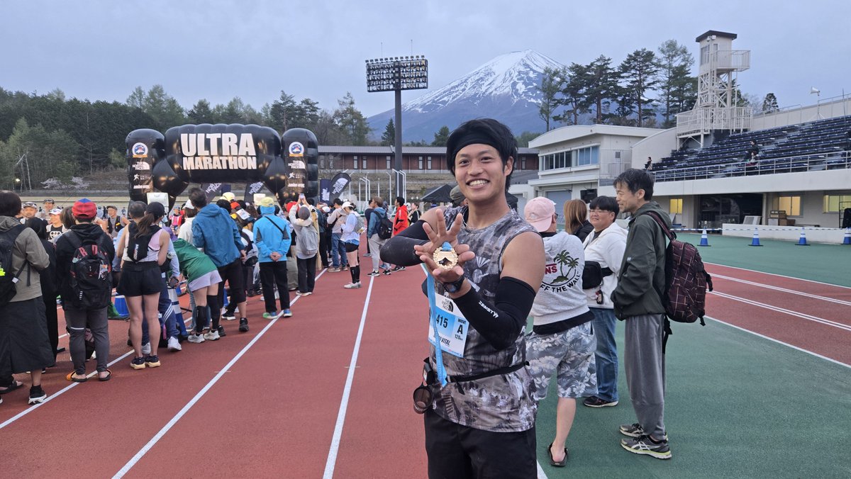Dear Noah Lyles

Two days ago, I ran a 120 km ultramarathon. My goal was to finish it and take a photo doing your signature “Kamehameha pose” while holding my finisher’s medal.

I did it! Thank you so much — you inspired me!

You are my hero.

<a href="/LylesNoah/">Noah Lyles, OLY</a>