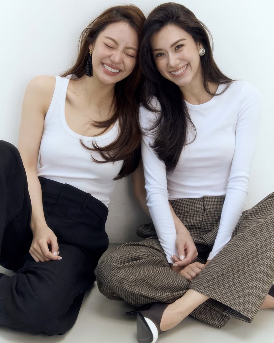 #VogueReports ‘ลีน่า-ลลินา’ และ ‘หมิว-ณัชชา’ เตรียมเข้าร่วมชมโชว์ CHANEL Cruise เป็นครั้งแรก!
.
‘ลีน่า-ลลินา’ และ ‘หมิว-ณัชชา’ เตรียมร่วมชมโชว์ CHANEL คอลเล็กชั่น Cruise 2026/2027 ณ เมือง Biarritz ประเทศฝรั่งเศส ซึ่งถือเป็นการเปิดตัวคอลเล็กชั่นครูสครั้งแรกของ ‘Matthieu Blazy’