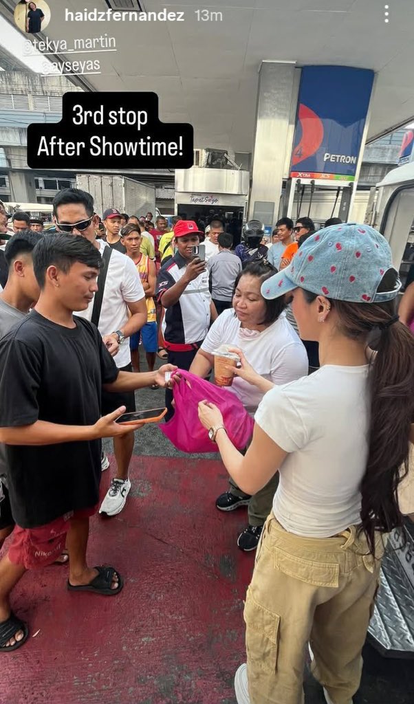 Si Kim Chiu ginawa nya may pinamigay syang stub with date/time and location para hindi pumila at mag antay nang matagal ang mga drivers natin. Maybe the govt could do the same thing. Sila na lang ang magbahay-bahay sa tulong ng brgy.