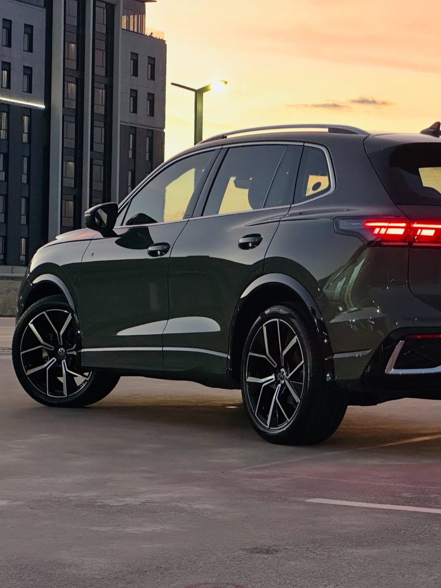 VolkswagenSA's tweet photo. POV: You pull up and suddenly everyone’s looking!👀

Whether it's the poses or the outfit co-ordination - it's still the Tiguan effect! 😎

📸: https://t.co/ORl0PIcJgZ

#Volkswagen #VW #Tiguan #TiguanRLine #TSUV https://t.co/tlLSwhyi1S