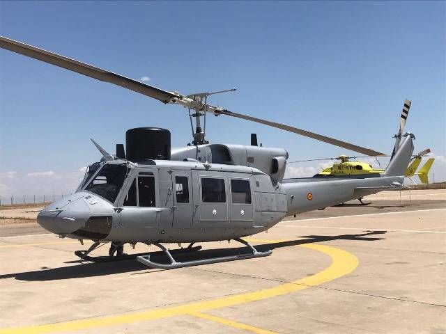 LineroTifon's tweet photo. Agusta Bell AB-212 con su radar de descubierta sobre la cabina, inconfundible. He volado en más de una ocasión volé con él y es muy ruidoso, el motivo es que todos los que tienen rotores de dos palas lo son https://t.co/EhR9BcwlaJ