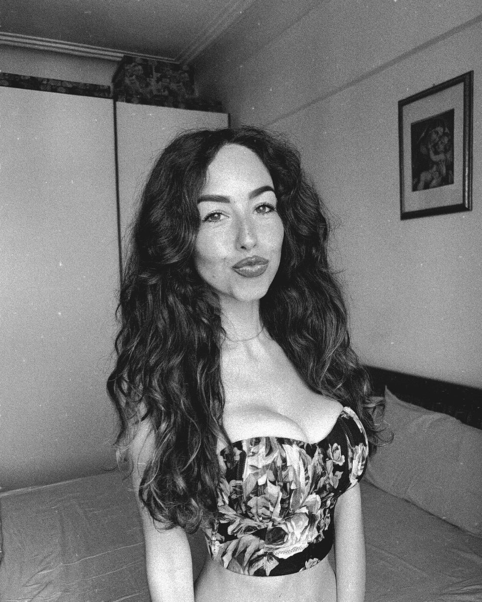 Milla🌹 tweet media