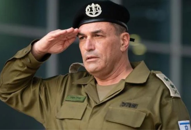 ארי רוזנפלד מדליף מסמך שהוסתר מראש הממשלה, נפתחת חקירה מיידית והרצי הלוי מעביר את החקירה לשב"כ! השב"כ מכסח לארי רוזנפלד את הצורה!
הפצ"רית מדליפה סירטון של עלילת דם, אייל זמיר מעביר את החקירה ליועמ"שית ולבן של פרידה!
יש דרג ויש זרג!