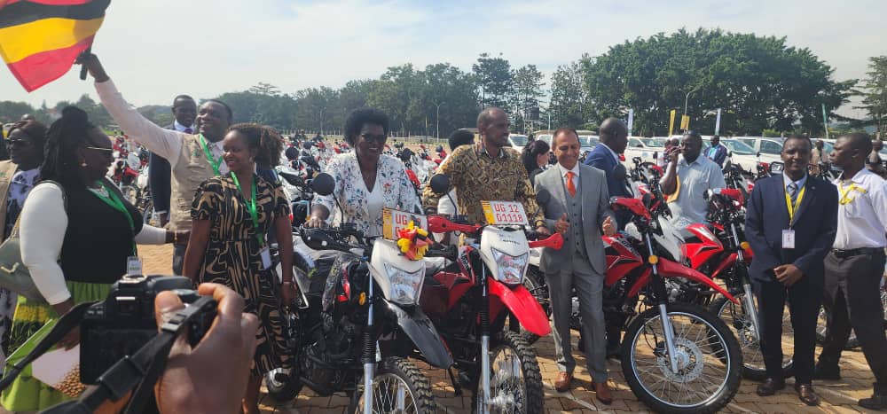 HellenAdoa's tweet photo. Earlier today, I joined @jessica_alupo to handover 109 vehicles &amp; 1,034 motorcycles to @MAAIF_Uganda extension workers under the Climate Smart Agriculture Project.
​The tools are to be used for mobilizing &amp; sensitizing communities to drive productivity &amp; resilience in Uganda. https://t.co/F8szXaStml