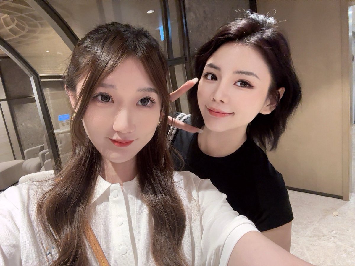 Chloe在链上开火箭 tweet media