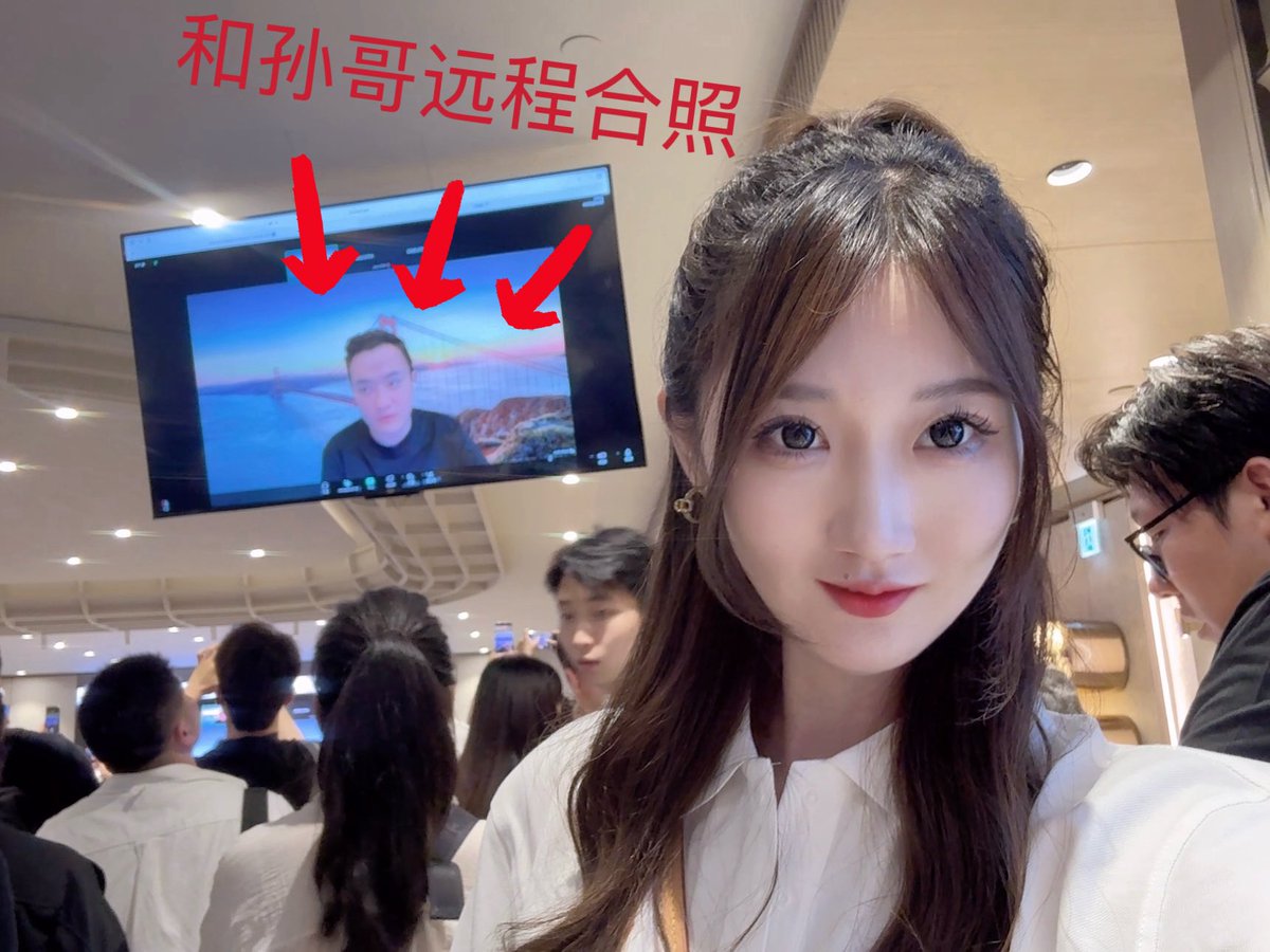 Chloe在链上开火箭 tweet media