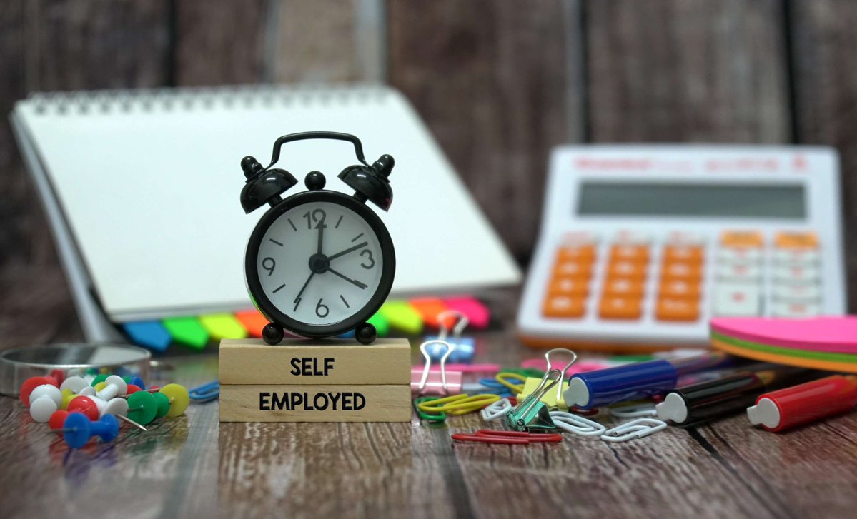 EmployWalesJCP's tweet image. Your future, your terms.

If you are self employed, your pension is in your hands. 

Understanding your options now can help you build long term financial security while running your #Business.

Read more from @MoneyHelperUK here: ow.ly/fjNk50YFFu3

#SelfEmployed #Pension