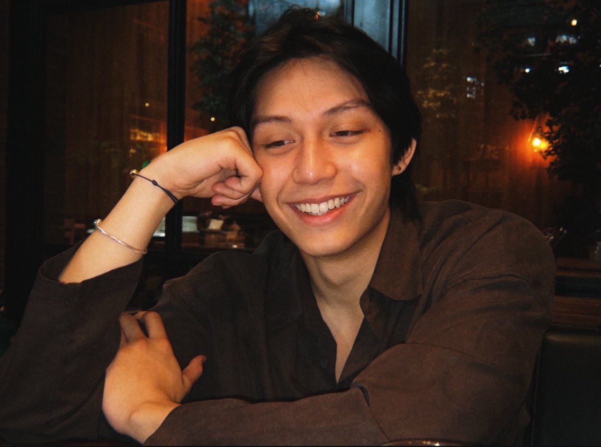 vee 🧵 tweet media