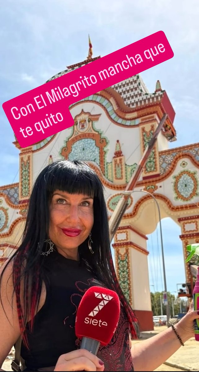 Angelina Jolie primera famosa que se deja ver por la Feria.