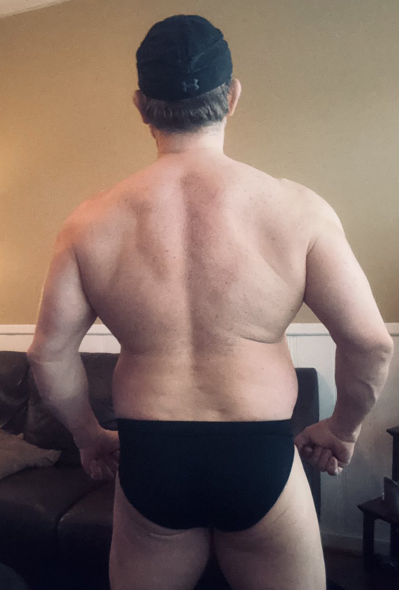 Russell_Writer's tweet image. Making it count…😏💪👊🔥🦍 #bodybuilding #liftingheavyshit #muscle #training #yoked #swole #tuesdaymorning #beastmode #staybeefy #filmmaker #writer