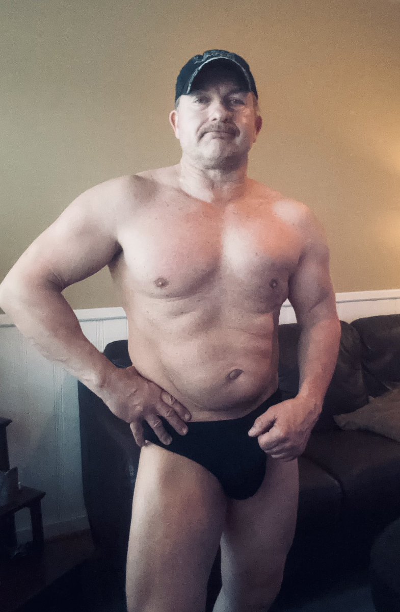 Russell_Writer's tweet image. Making it count…😏💪👊🔥🦍 #bodybuilding #liftingheavyshit #muscle #training #yoked #swole #tuesdaymorning #beastmode #staybeefy #filmmaker #writer