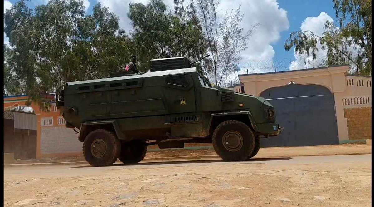 BaidoaOnline's tweet image. #ALERT: Tensions Escalate in Baidoa as Federal Forces Deploy Armored Vehicles

Federal government forces that recently captured Baidoa have deployed armed vehicles on the outskirts of the city, raising security concerns among residents. In recent days, locals have reported