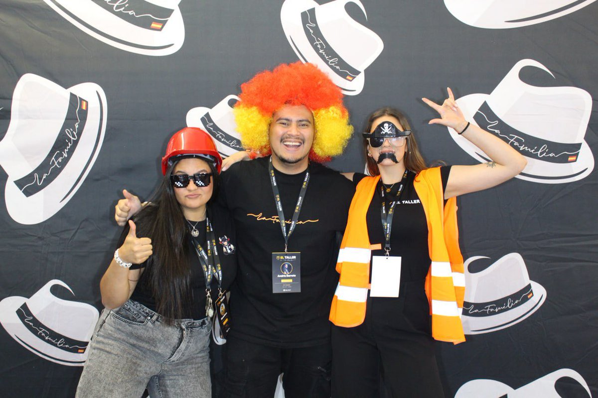 El ambiente en El Taller en Madrid de <a href="/LaFamilia_so/">La Familia</a> es algo difícil de explicar hasta que lo vives.

Gente construyendo desde cero y otros teniendo tremendos avances en sus proyectos dentro del hackathon de <a href="/colosseum/">Colosseum</a> 

Se nota cuando hay foco y comunidad de verdad.