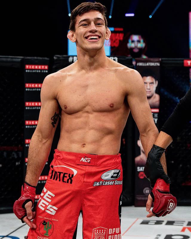 fightindo_'s tweet image. 🚨 Top FTW/LW Prospect Lucas Brennan (11-2) resmi menandatangani kontrak dengan pihak UFC !

Brennan akan melaksanakan debut UFC-nya melawan Francis Marshall di event #UFCVegas116 pada minggu ini.

Photo: @TeamIridiumISA &amp;amp; Lucas Brennan IG

Source: @BigMarcel24 

#UFC #MMA