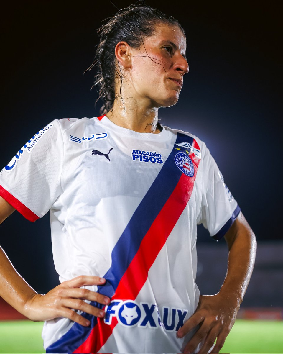 ecbahia's tweet image. 🙋🏽‍♀️ Alô Feira de Santana! O próximo jogo das #MulheresDeAço é terça que vem, às 18h, contra o Grêmio, na Arena Cajueiro. São 5️⃣ triunfos seguidos e 3️⃣º lugar no @BRFeminino. A Nação Tricolor está convocada! #BomDia #BBMP