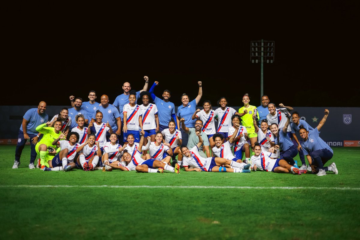 ecbahia's tweet image. 🙋🏽‍♀️ Alô Feira de Santana! O próximo jogo das #MulheresDeAço é terça que vem, às 18h, contra o Grêmio, na Arena Cajueiro. São 5️⃣ triunfos seguidos e 3️⃣º lugar no @BRFeminino. A Nação Tricolor está convocada! #BomDia #BBMP