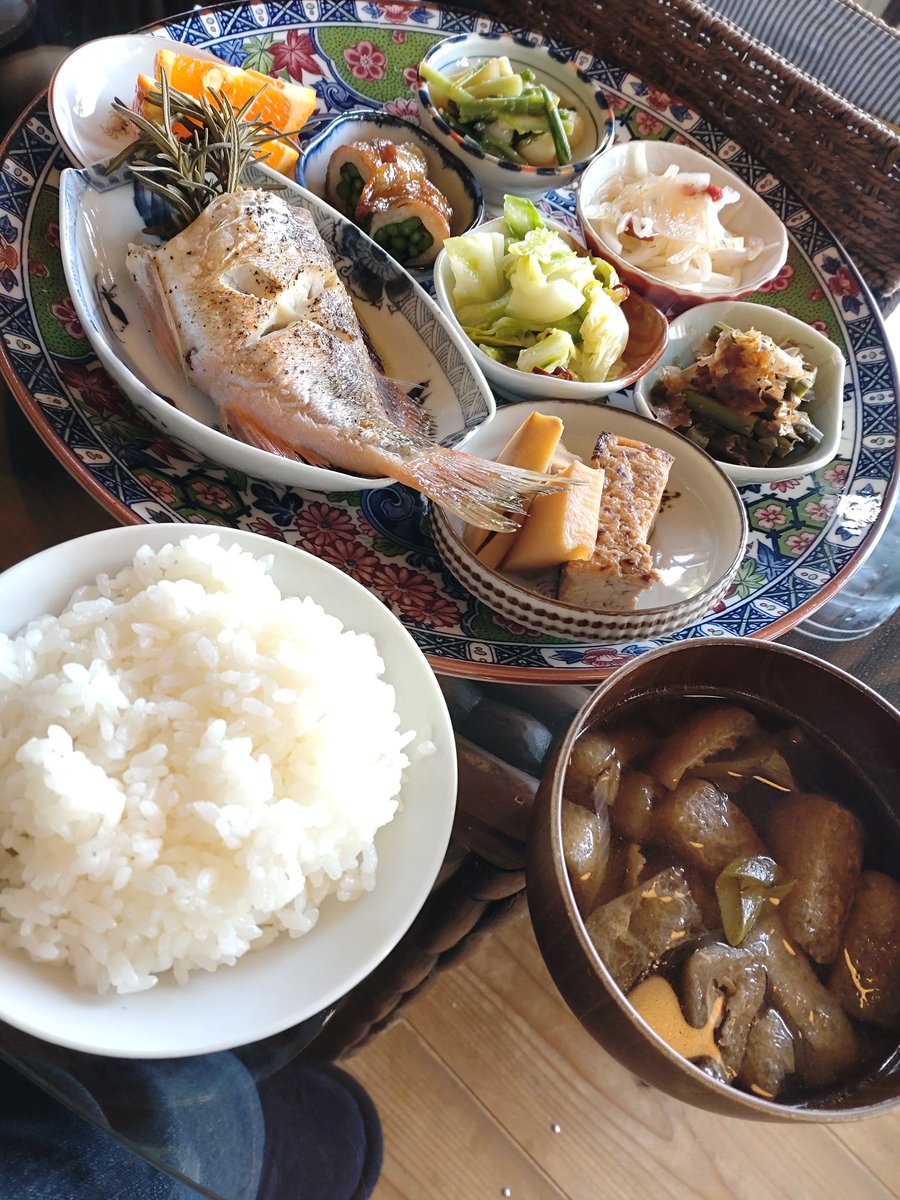 hiromi_boochan's tweet photo. 今日は久しぶりに友人と一緒に薬膳料理ランチを楽しみました✨️
島民割引まであってビックリ💕
佐渡産食材もふんだんに使っていて美味しかった✨️お腹いっぱいになってもも胃がたれたりしないんだよ✨️ヘルシー🩷　@merepalekaiko https://t.co/3FljZOPpX0