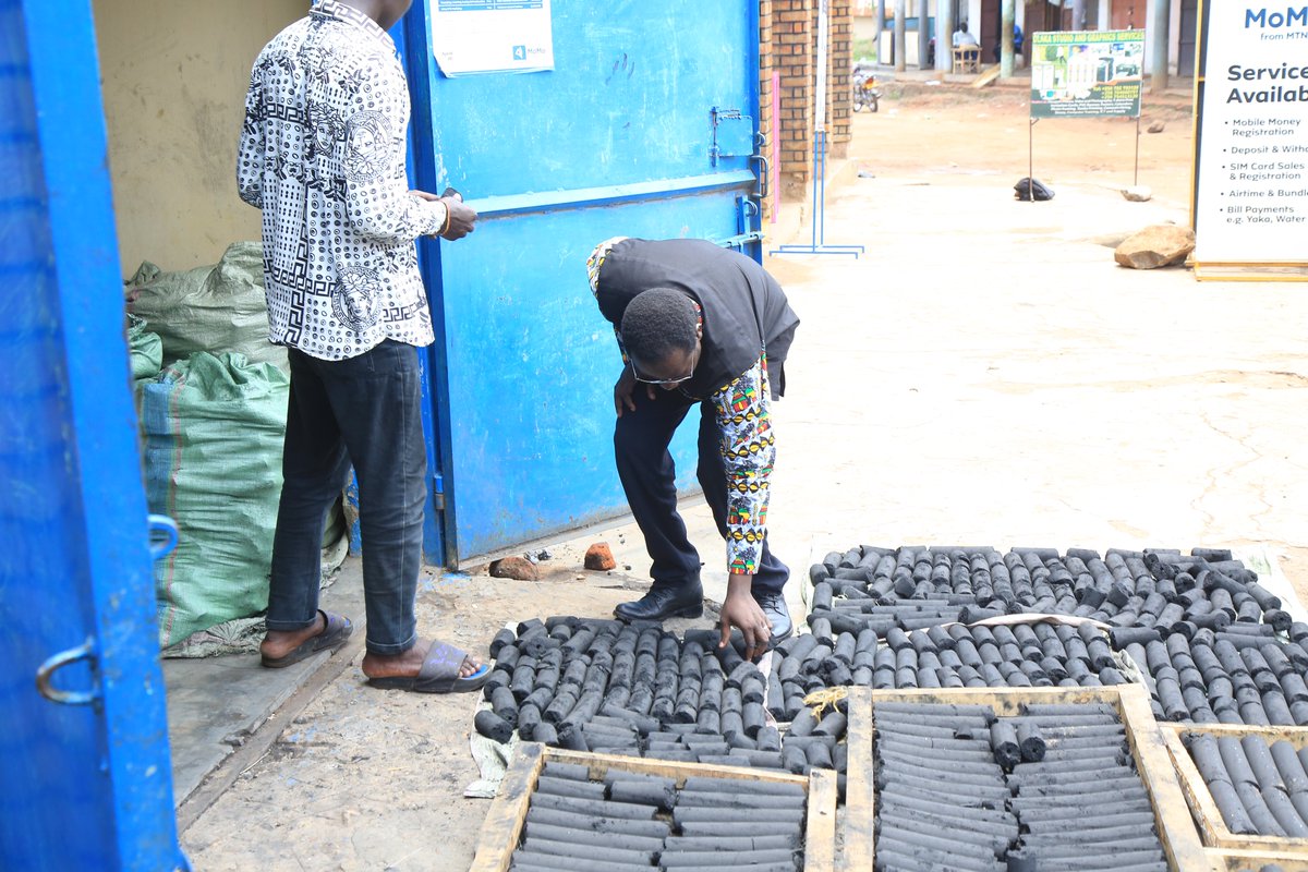 gloforduganda's tweet photo. From unemployment to entrepreneurship in Lira 

With support from GLOFORD Uganda &amp; Plan International under the Safe and Inclusive Cities Project, a youth group is turning waste into briquettes-and building a sustainable future.

#YouthEmpowerment #CleanEnergy #Lira https://t.co/OEoJB2fYGU