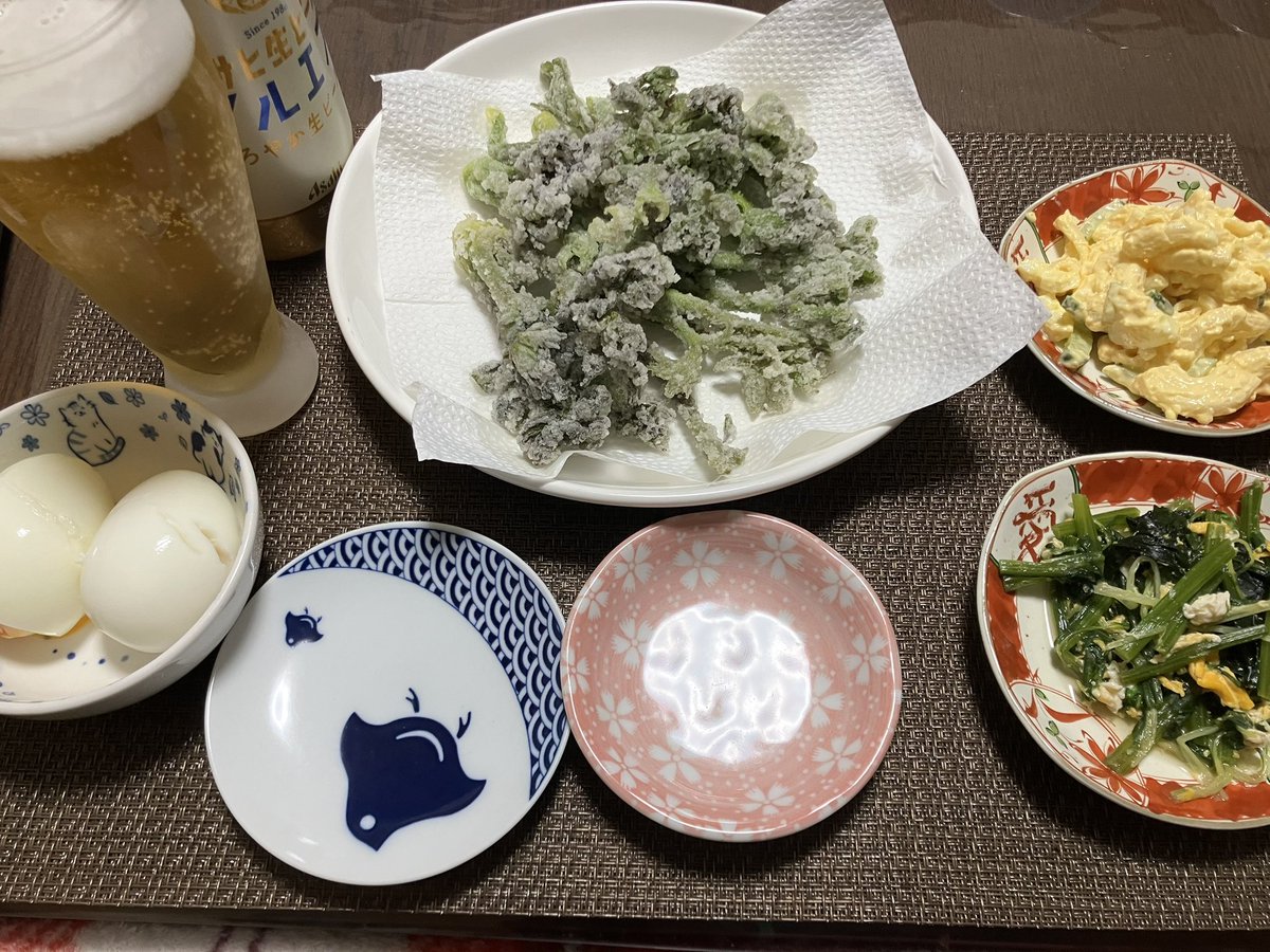 お疲れ様で〜す😀

親戚からたらの芽を頂いた！
今年の初物です✨
美味い❣美味い❣美味い❣

今宵は、美味い晩ごはんでカンパーイ😀👍🍻✨

#晩酌
#宅飲み
#カンパーイ