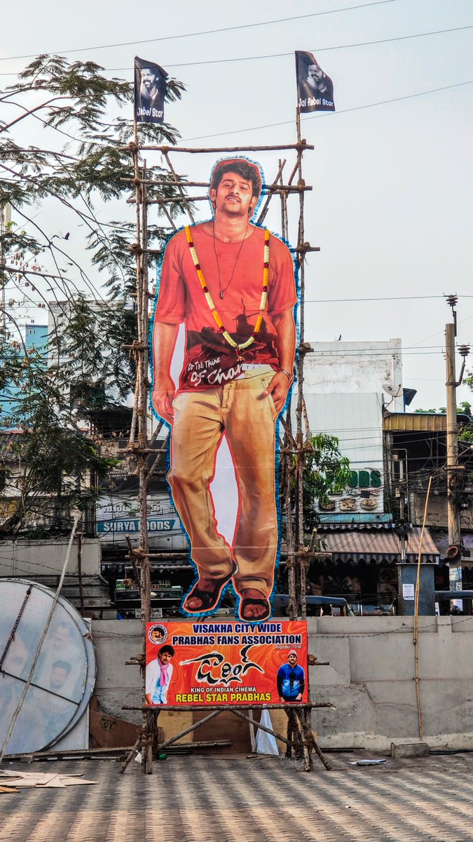 Vizag_Rebels's tweet photo. Vizag Rebels 35 feet cutout of India's Biggest Superstar #Prabhas on the occasion of #Darling4K re-release ! 
📍Sree Leelamahal theatre, Vizag.

Get ready for the massive euphoria on April 23rd from 5pm onwards 💥🔥 https://t.co/x4kVjM2STF