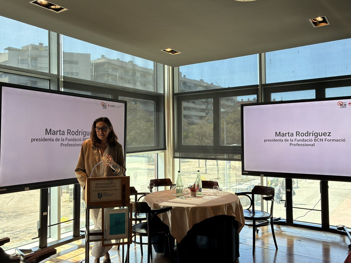 fundaciobcnfp's tweet photo. @TurismeBaixLlob @gremihotelsbcn @Barcelona_BCB @INS_EHTB @CETT_UB Arribem a la cloenda institucional amb la intervenció de la nostra presidenta, Marta Rodríguez @martarodmart “no hi ha competitivitat sense talent i això només s’assoleix amb la formació; hem d’aconseguir que les empreses coneguin + els avantatges de la Dual”. https://t.co/lTuDk8yfIY