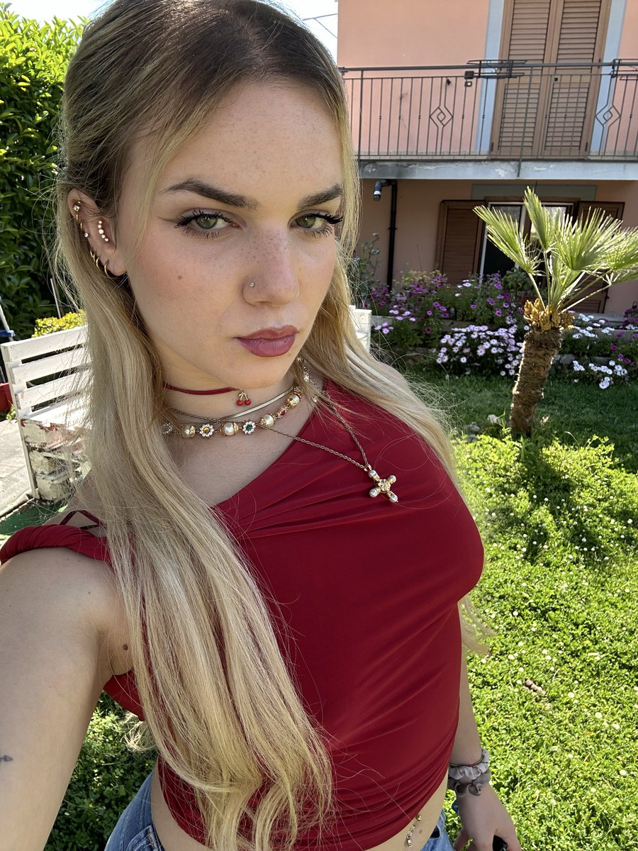 angelbabyface__'s tweet image. such a shame men want to keep their money, what do you mean you don’t send it all to me😔😔😔 #paypig #findom #money