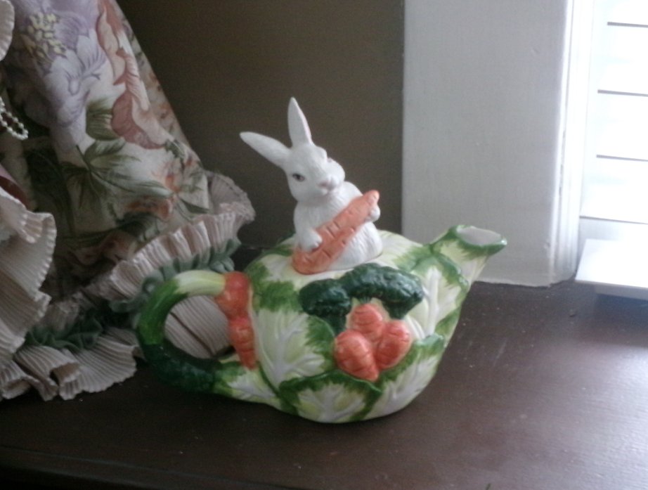 JessicaLauryn_'s tweet image. It's been a while since I've enjoyed a good #antiquing adventure. We drove through Milford on our way to the lake and I snagged some pretty things that caught my eye. 🎎

#shoppingqueen #writerslife #weekendfun