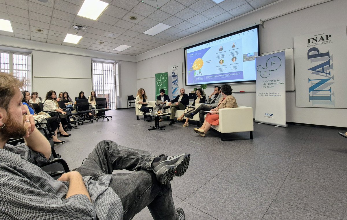 ElenaRodNavarro's tweet image. María Calle, subdirectora de objetivos e indicadores de #Inclusión, participa en el Diálogo Labs del @INAP_ES.

🗣️  Destaca la contribución del @P_Recuperacion para impulsar el Laboratorio

Conócelo aquí:
inclusion.gob.es/web/policy-lab…