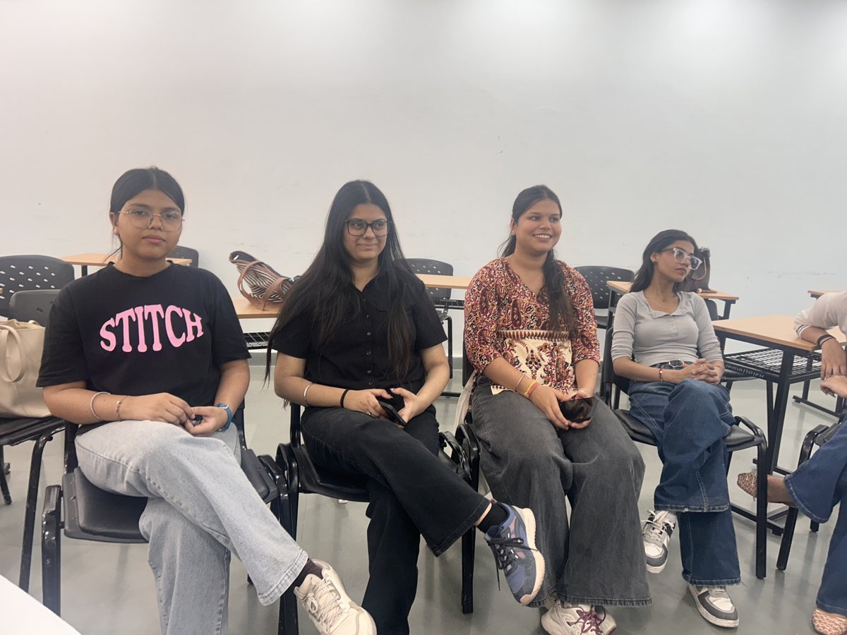 SchoolSfi's tweet image. “If I become a civil servant, I will…” — voices filled with responsibility, integrity, and a commitment to nation-building. 🇮🇳Empowering young minds to think, lead, and serve.#NationalCivilServicesDay #FutureLeaders #PublicService #StudentVoices #SSJMC @IASassociation