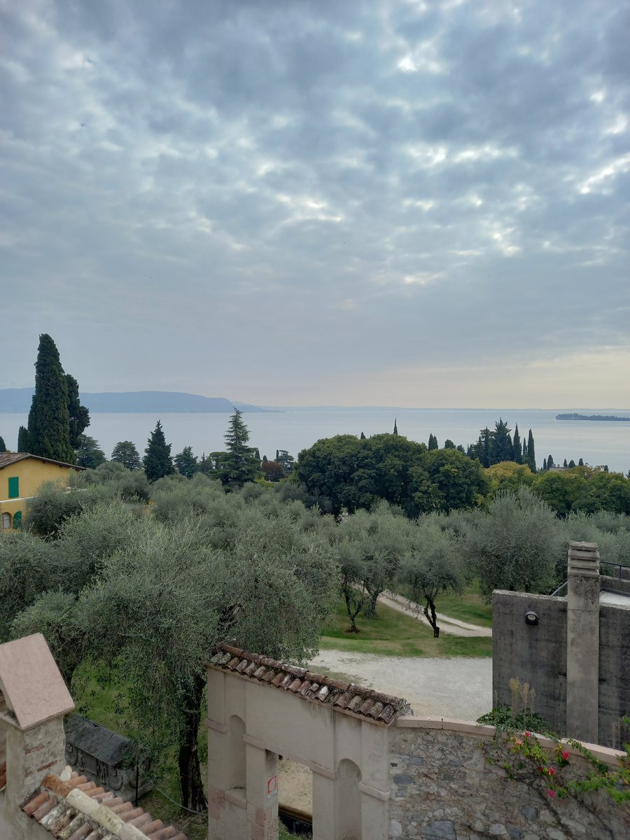 mgra2016's tweet photo. Il cielo #siChiude e annuncia pioggia. https://t.co/VMXGi7Jk67