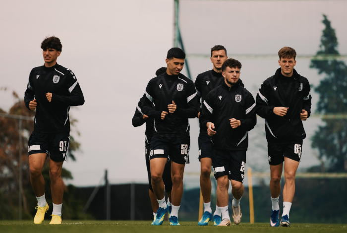 PAOK_FC's tweet image. #TrainingReport Τα πάντα για το τρόπαιο. #training #news #PAOK #OurWay 

🔗paokfc.gr/nea/20260421-t…