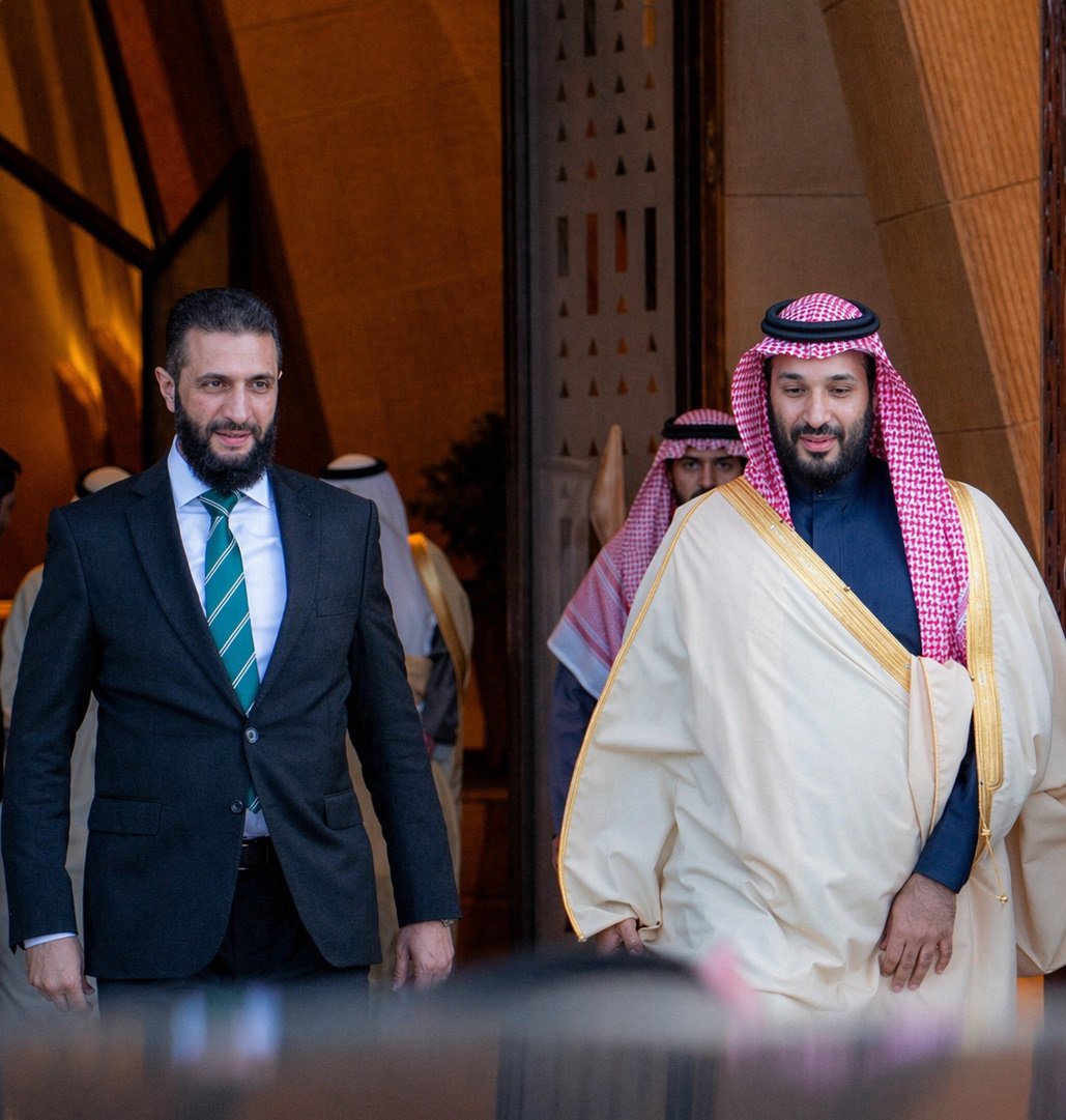 FahadinX's tweet photo. عذراً لكل أحداث العالم
اليوم مشغولين بالحدث الأهم
زيارة الغالي للغالي 🇸🇾❤️🇸🇦
#السعودية #سوريا https://t.co/gHskaGDavp