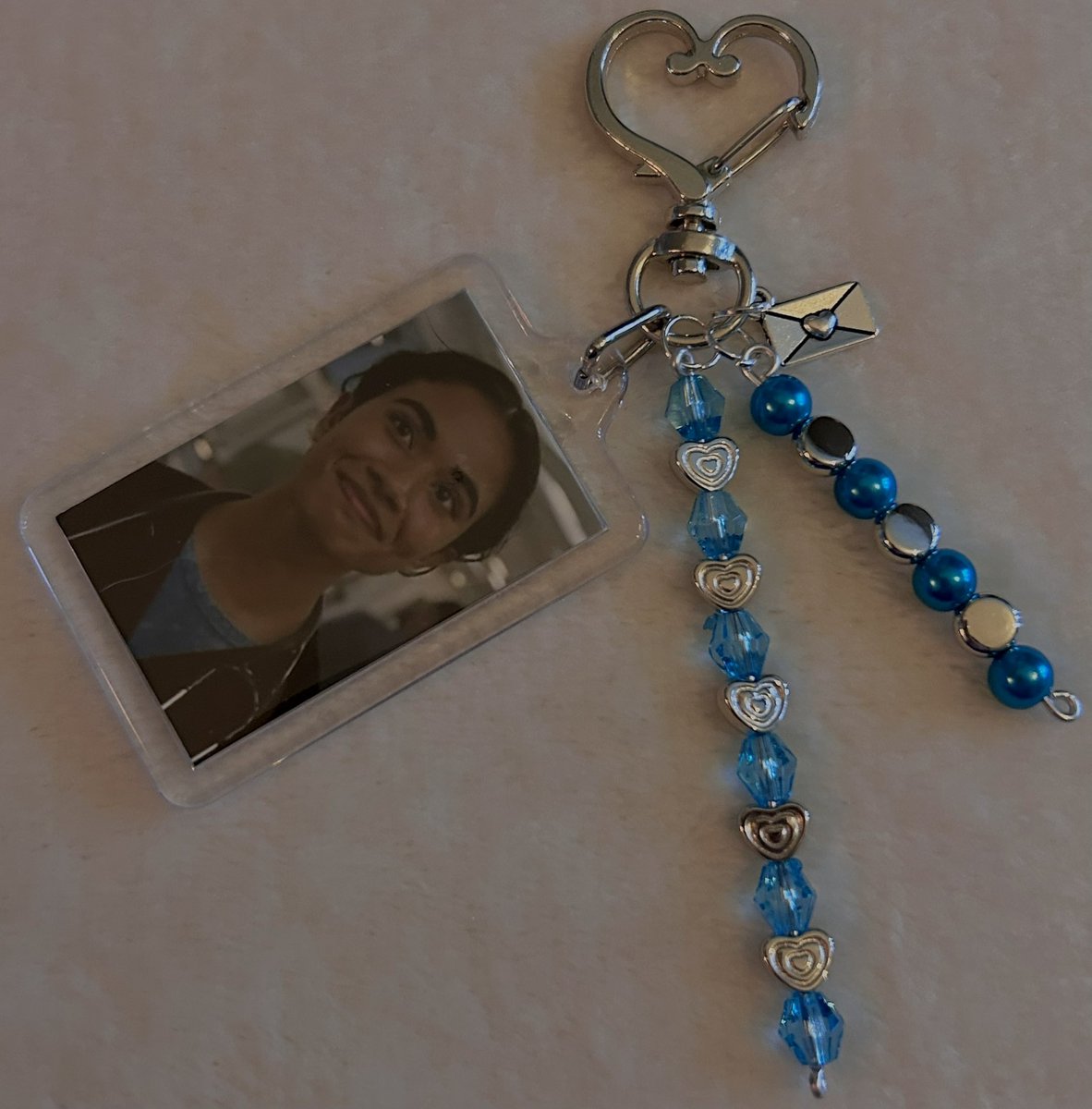 accessorieschlo's tweet photo. 🩶 NEW 🩶
this #samiramohan keyring has just been added to the website 🫶🏻
https://t.co/b9tw5oMUXs
#supriyaganesh #thepitt #thepitttwt #dapitt https://t.co/xZALyMrxB8