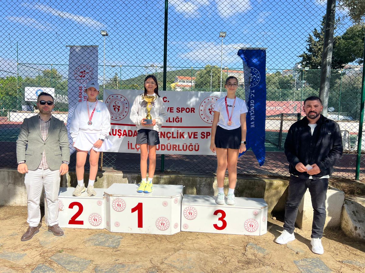 GSBAydin's tweet photo. 🇹🇷 23 Nisan Ulusal Egemenlik ve Çocuk Bayramı’na özel düzenlenen TBMM Kupası Tenis Turnuvası başarıyla tamamlandı. ✨

Sporcularımızın azim, heyecan ve centilmenlik ruhu içerisinde kortta sergilediği mücadeleler, birbirinden güzel ve anlamlı anlara sahne oldu. https://t.co/FFzriL5p3E
