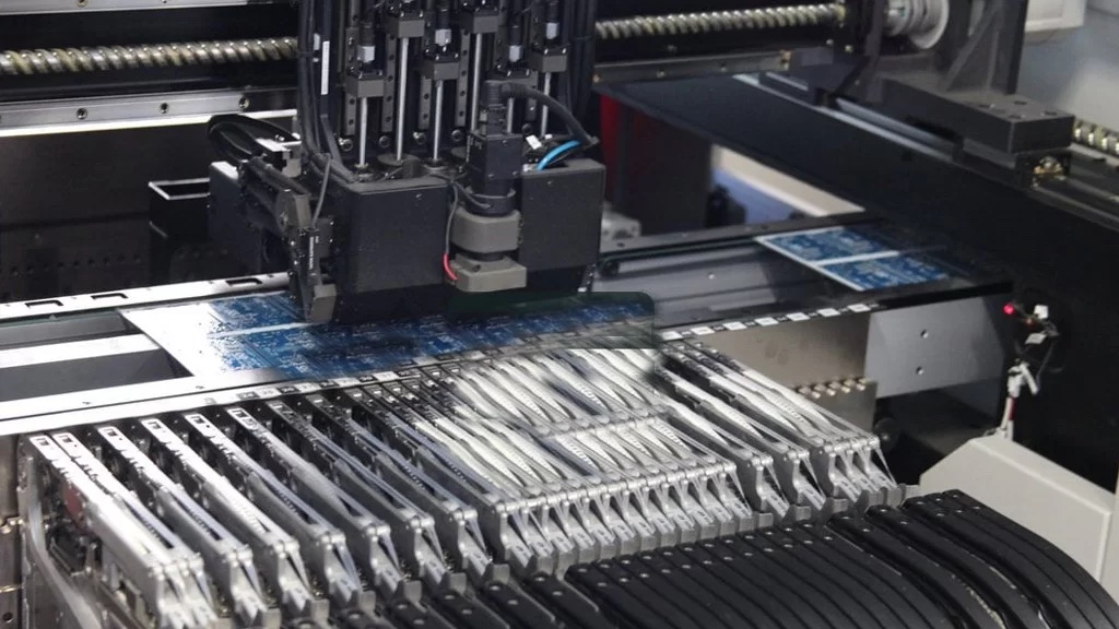 AssembliesEnd's tweet image. Continuing on from the steps of #PCBAssembly, the next step is to Pick and Place Components: After the #solderpaste has been properly distributed, a machine automates the picking up of small components and placing them on the #PCB to be inspected by our professionals like us.