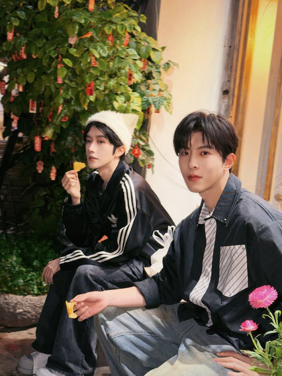 QiuQiuHomeTH's tweet image. [21.04.2026] WEIBO | Desire偷硬盘小分队 UPDATE 

ตระเวนเที่ยว ตระเวนชิม

🔗weibo.com/7970340627/529…

#KipukaQiu #QiuDingJie #XingQiu